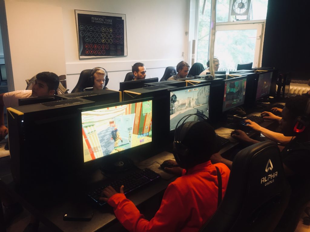 Undervisning i esport på Vesterbro Ungdomsgård